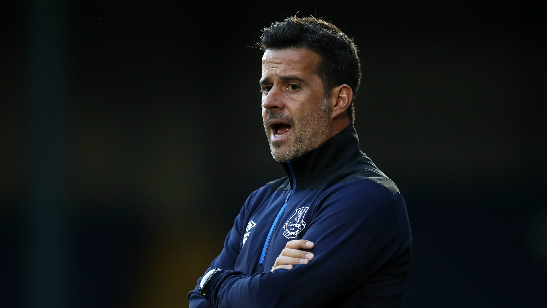 目前正紧密 目前正紧密